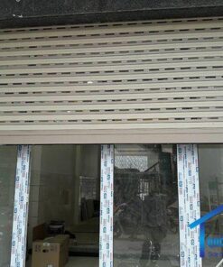 Cửa cuốn kết hợp với cửa nhôm kính