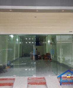 Mẫu cửa cuốn kết hợp với cửa kính