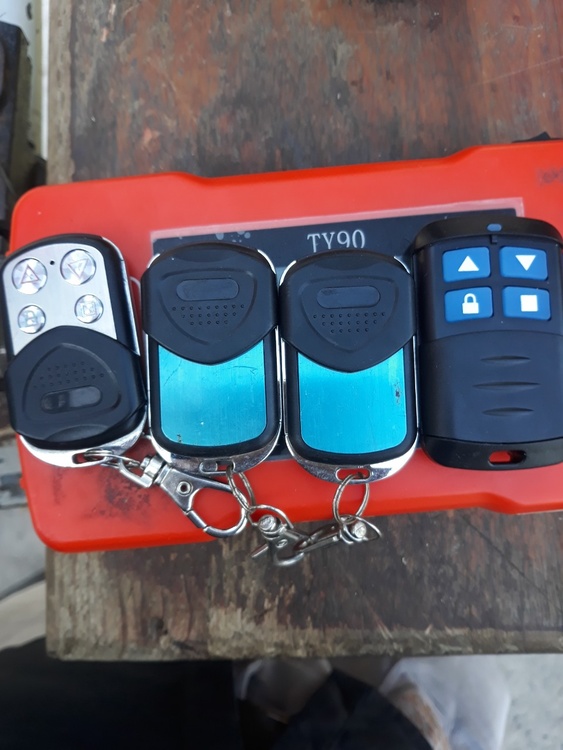 Dịch vụ sửa chữa làm remote cửa cuốn huyện Bình Chánh Dịch vụ sửa chữa làm remote cửa cuốn huyện Bình Chánh