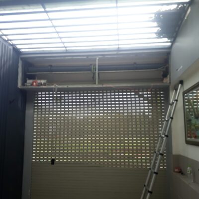 Dịch vụ sửa cửa cuốn bị xổ lô cuốn lên trên, có mặt sau 15 phút tại nhà