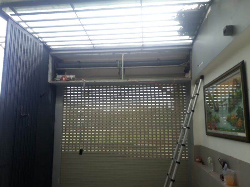 Dịch vụ sửa cửa cuốn bị xổ lô cuốn lên trên, có mặt sau 15 phút tại nhà