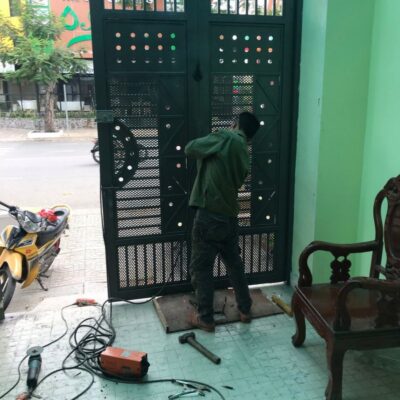 Dịch vụ sửa cửa sắt uy tín, chất lượng, đảm bảo uy tín tại huyện Nhà Bè
